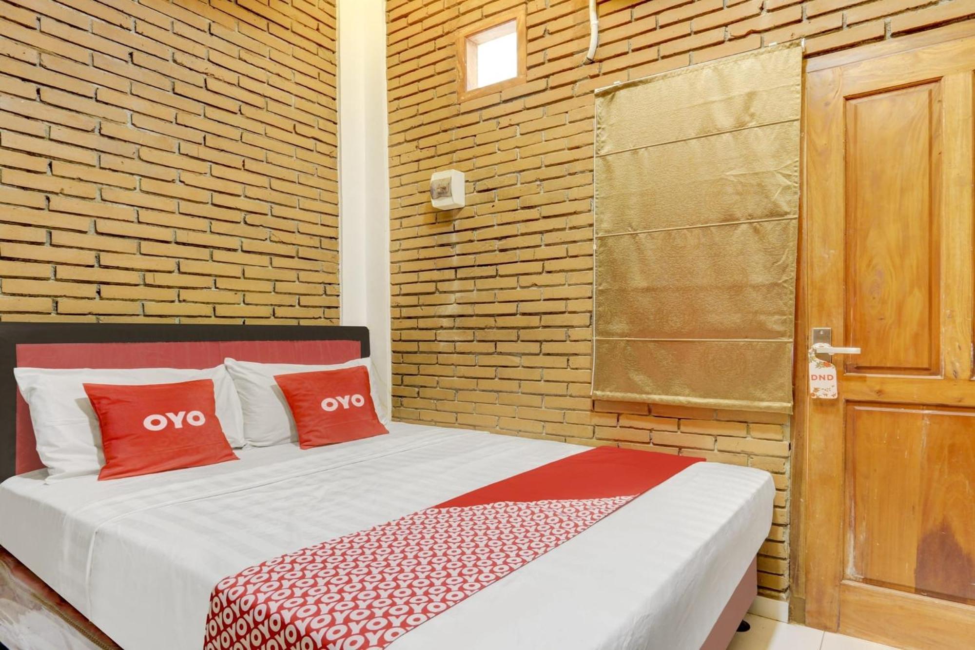 Oyo 90758 D Kost In Kandri Semarang