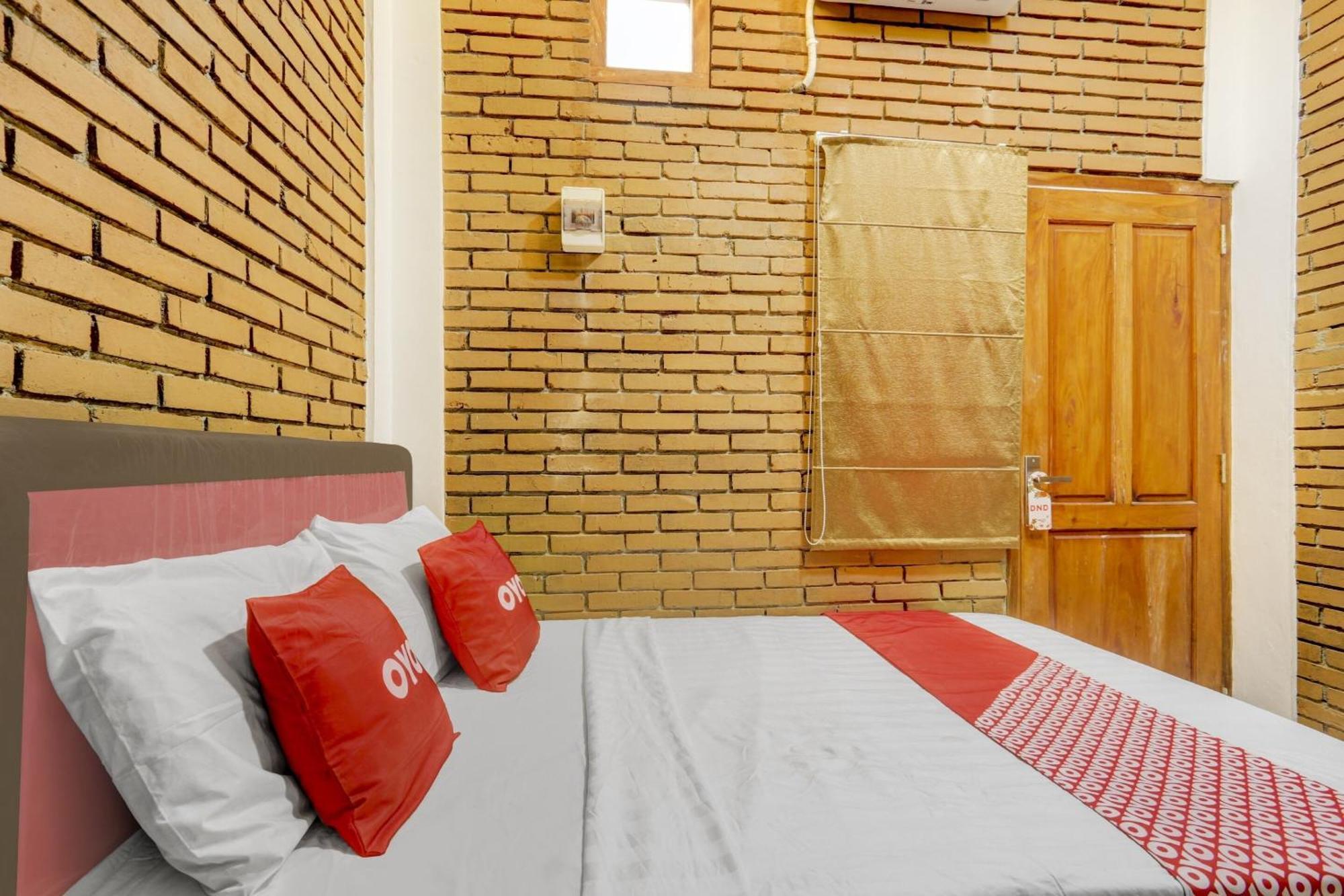 Oyo 90758 D Kost In Kandri 2* Semarang