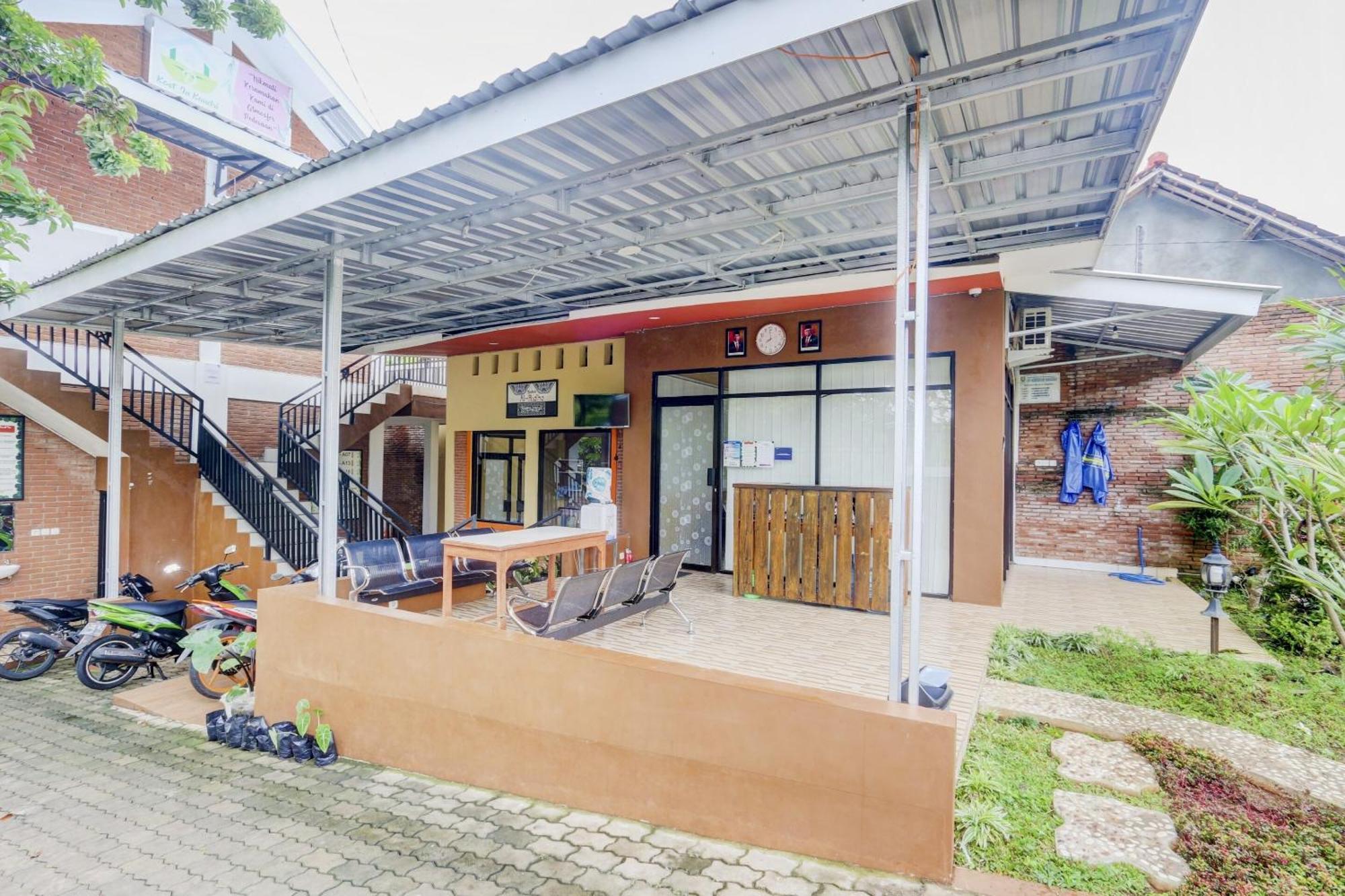 Oyo 90758 D Kost In Kandri Hotel 2*