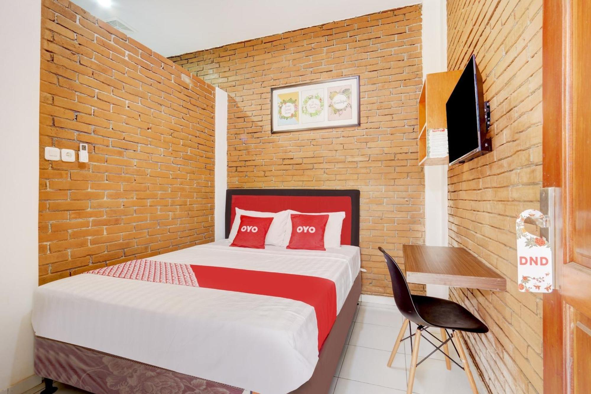 Oyo 90758 D Kost In Kandri Hotel Semarang